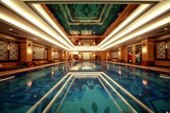 酒店室內(nèi)恒溫泳池和養(yǎng)生會所
